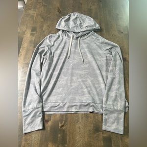 Vuori halo essential hoodie medium grey camo